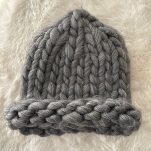 Cozy Hand Knit Chunky Wool Beanie - Gray